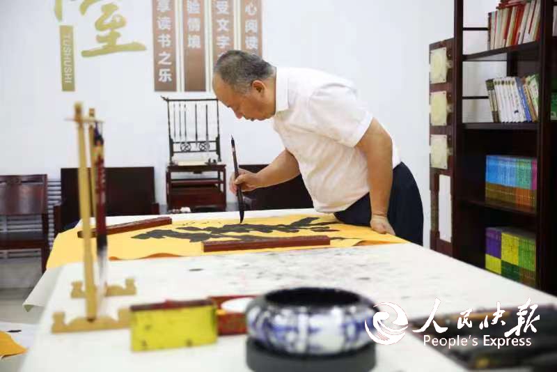 笔墨铸军魂 丹青写人生