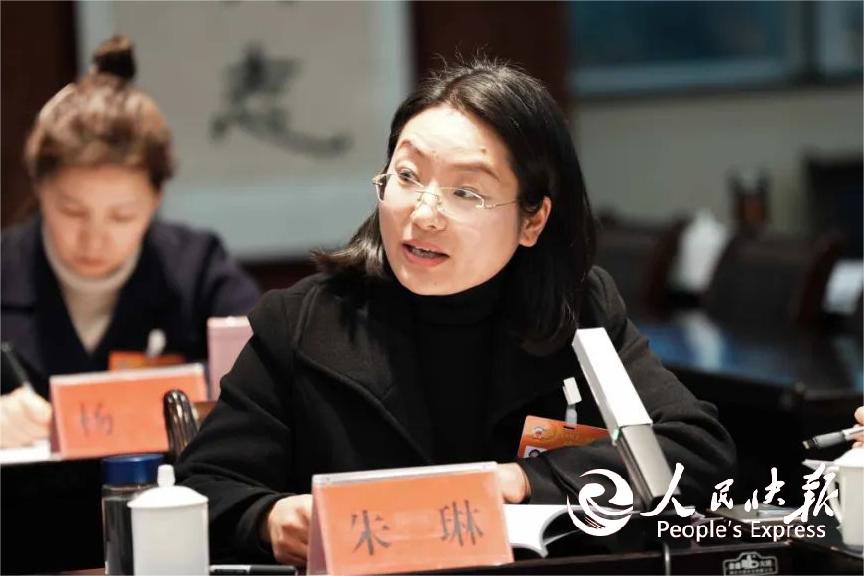 铿锵玫瑰绽基层  法治温情护平安