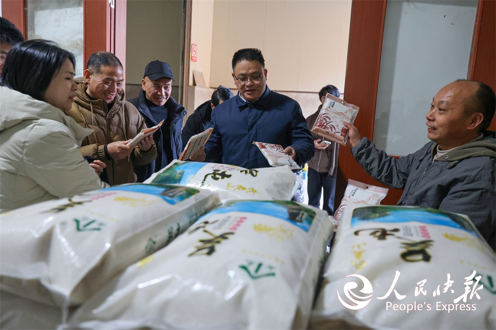 福建：武夷山首笔“龙头企业贷”落户武···