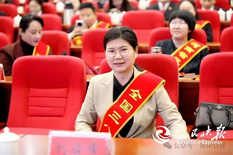 爱岗敬业三十年  深耕教育沃土显初心