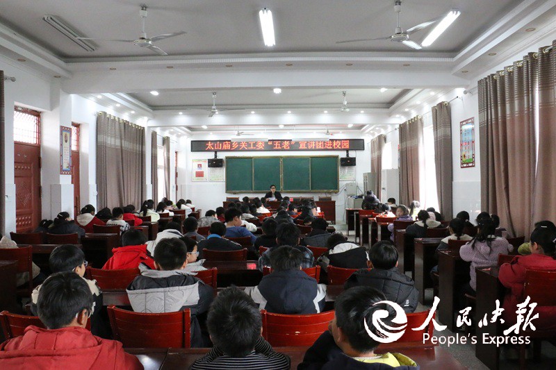 河南南召太山庙乡：   弘扬雷锋精神···