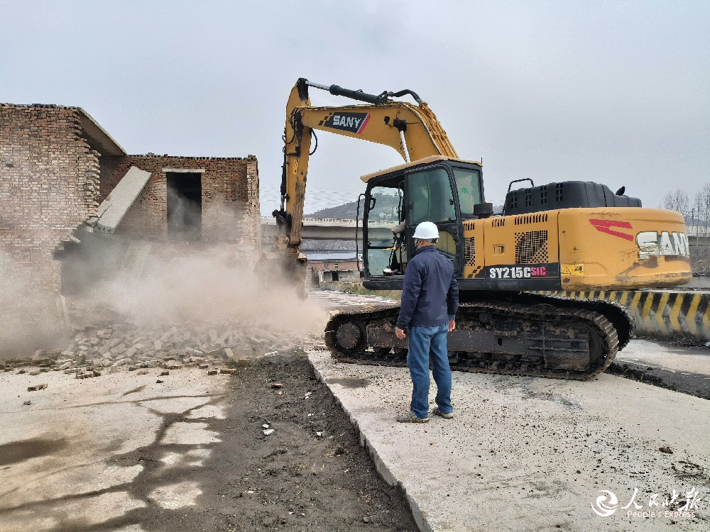 焦平铁路JPZQ-9标首次房屋拆迁启···