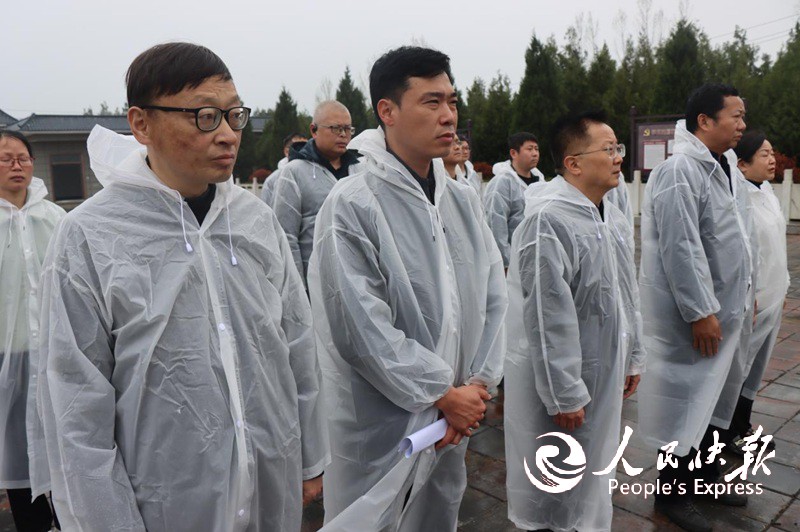 河南南阳示范区与宛城区：清明祭英烈 ···