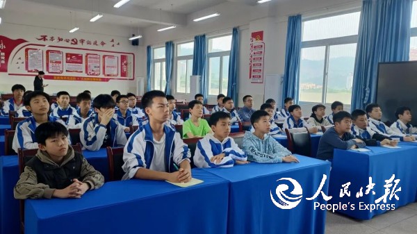 逐梦深蓝—达州市达川区三里初级中学开···